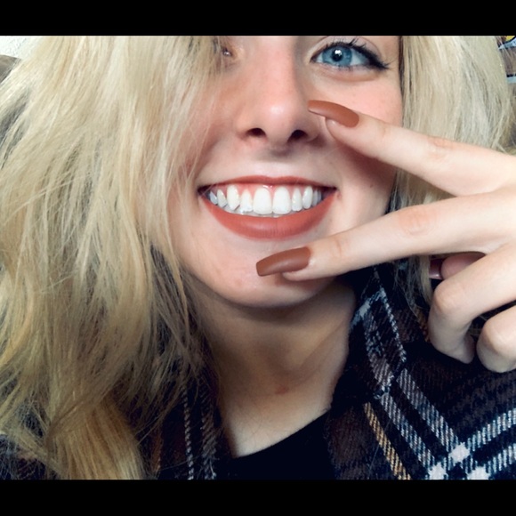 Meet your Posher, Mariah - Picture 1 of 5